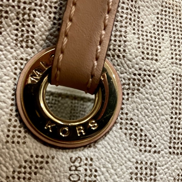 Michael Kors Jet Set Tote Bag - Picture 10 of 14